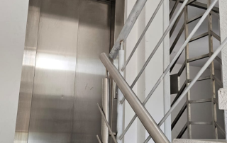 consultorios-gustavo-a-madero Consultorios Colonia Lindavista entrada con elevador y escaleras